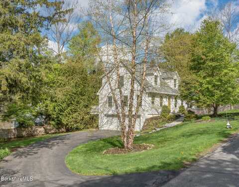 3 Willard Hill Rd, Stockbridge, MA 01262