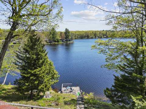 667 King Richard Dr, Becket, MA 01223