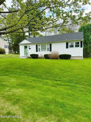 20 Hopewell Dr, Pittsfield, MA 01201