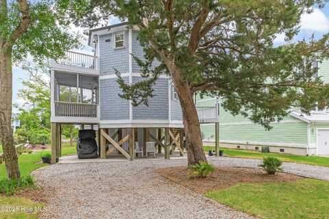 112 SE 39th Street, Oak Island, NC 28465