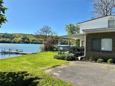 825 East Lake Rd, Barrington, NY 14527