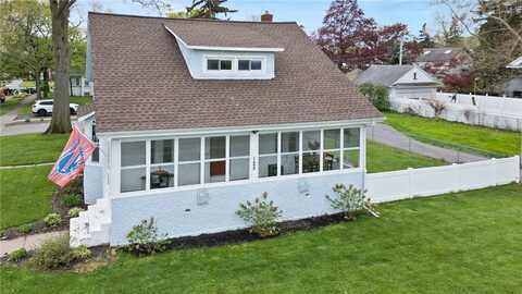125 Charlton Rd, Irondequoit, NY 14617