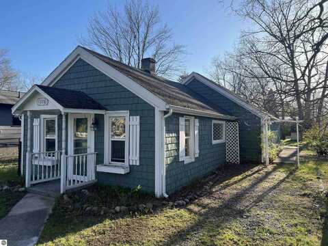 1228 CLINCH STREET, TRAVERSE CITY, MI 49686