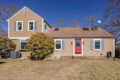 20 Sunset Ter, Hyannis, MA 02601