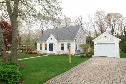 194 Old Colony Road, Hyannis, MA 02601