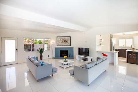 2007 E Andreas Road, Palm Springs, CA 92262