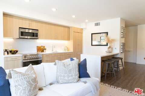 7566 W Sunset Blvd, Los Angeles, CA 90046