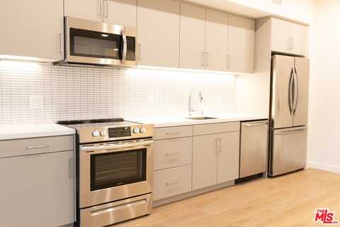 7566 W Sunset Blvd, Los Angeles, CA 90046