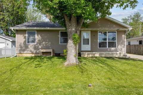 45 N 12th Avenue, Hiawatha, IA 52233