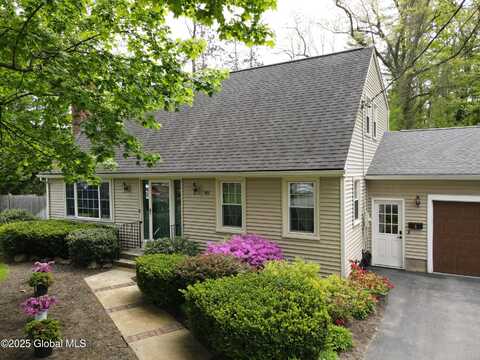 5 Moon Drive, Saratoga Springs, NY 12866
