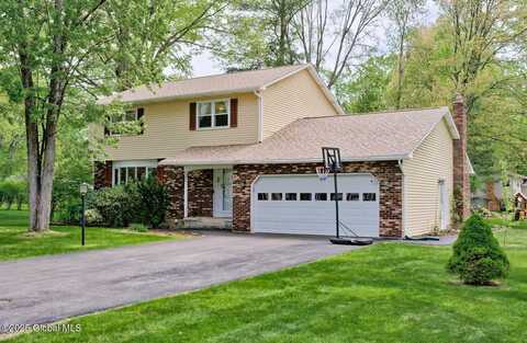 708 Hampshire Seat, Niskayuna, NY 12309