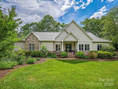 138 Bridlewood Trail, Mills River, NC 28759
