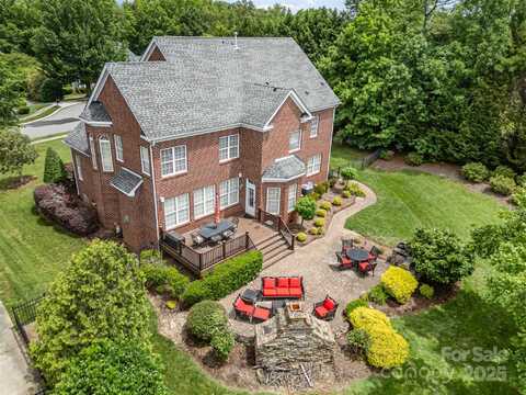8962 Landsdowne Avenue, Harrisburg, NC 28075