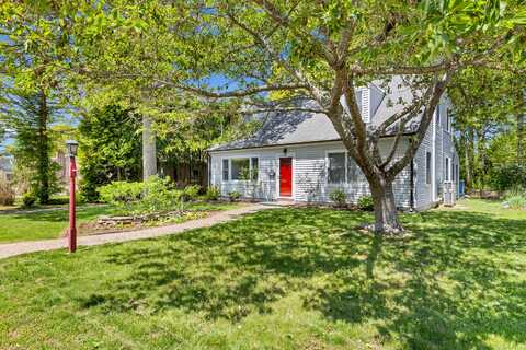 26 Westwood Drive, Groton, CT 06340