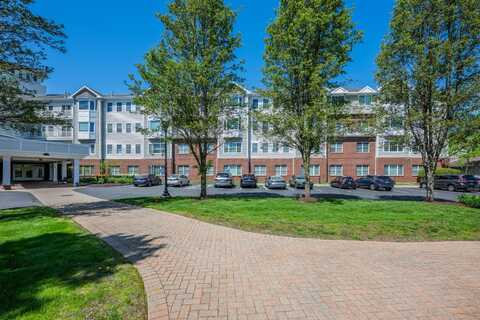 1 King Philip Drive, West Hartford, CT 06117