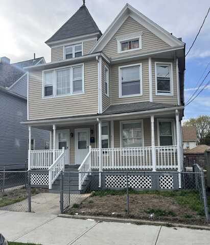 32 Hazelwood Avenue, Bridgeport, CT 06605