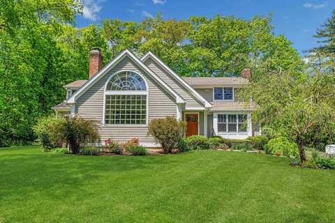 33 Bickford Lane, New Canaan, CT 06840