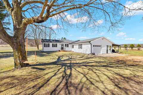 N8608 STRAT ROAD, Iola, WI 54945