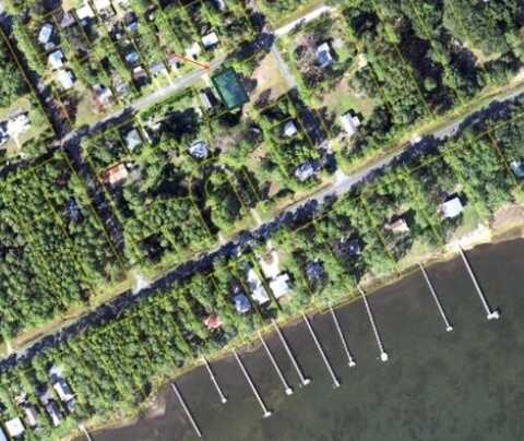 2528 Florida Ave, Carrabelle, FL 32322