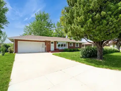 1607 W 3rd Avenue, Indianola, IA 50125
