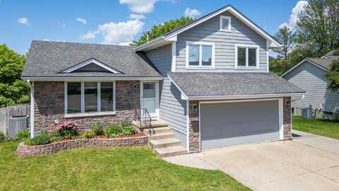 8123 Brookview Drive, Urbandale, IA 50322