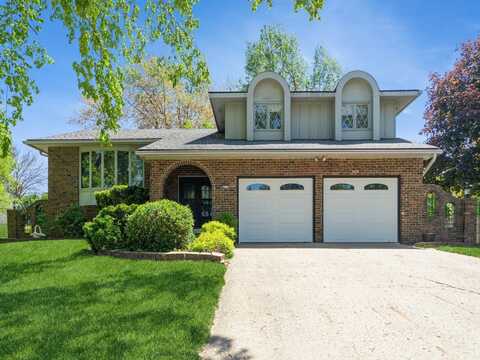 4113 77th Place Circle, Urbandale, IA 50322