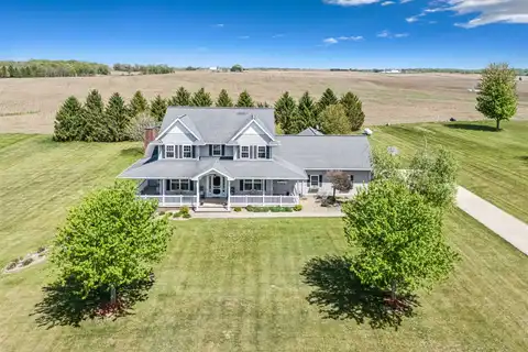 30814 Golf Course Rd., Dyersville, IA 52040
