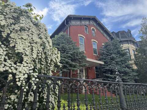 1471 Main, Dubuque, IA 52001
