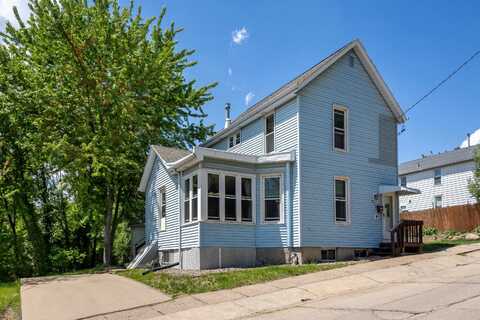 671 Roberts, Dubuque, IA 52001