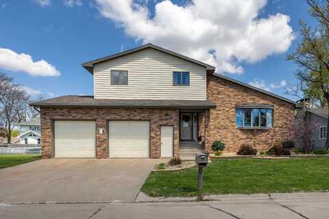 305 SW Koopmann, Farley, IA 52046