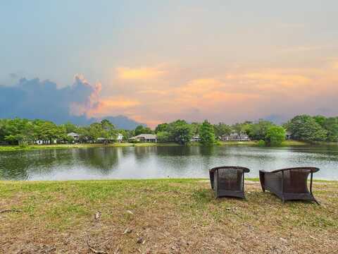 210 Southlake Court, Niceville, FL 32578