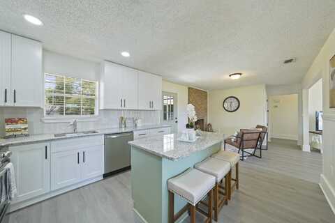 15 Lakeview Drive, Mary Esther, FL 32569