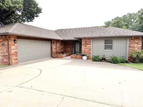 2818 Robin Ridge Dr, Woodward, OK 73801