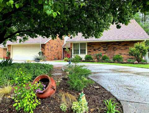 2001 Country Club Dr, Enid, OK 73703