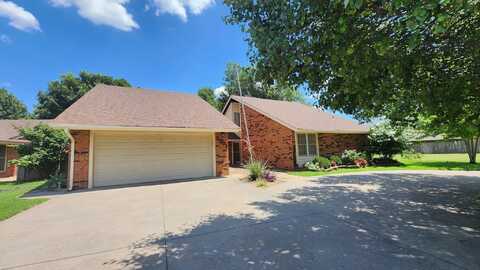 2001 Country Club Dr, Enid, OK 73703