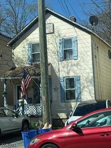 89 Arch St, Butler, NJ 07405