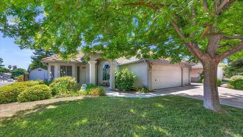 3657 Sample Avenue W, Fresno, CA 93711