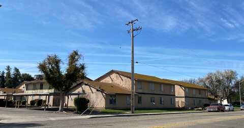 657 Parlier Avenue W, Reedley, CA 93654