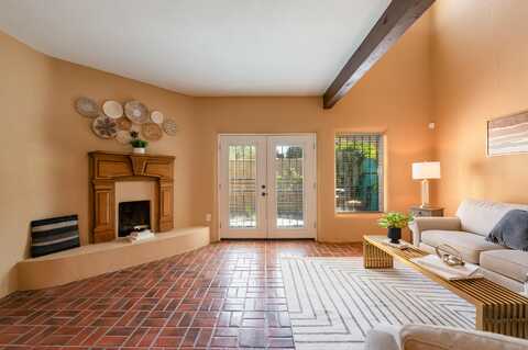 806 Southeast Circle NW, Albuquerque, NM 87104