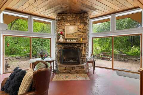 7598 N LEE HWY, RAPHINE, VA 24472