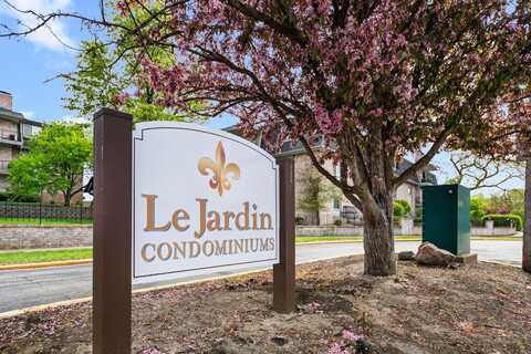 245 W Joliet Street, Schererville, IN 46375