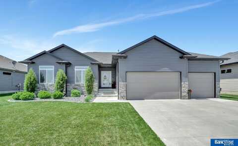 1323 N 102 Street, Lincoln, NE 68527