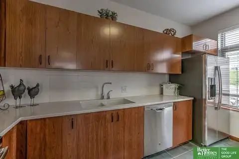 1330 S 70 Street, Omaha, NE 68106