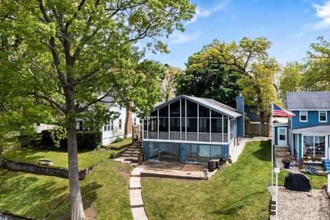 23542 S Shore Drive, Edwardsburg, MI 49112