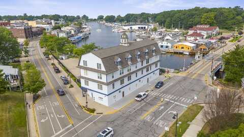 532 Dyckman Avenue, South Haven, MI 49090