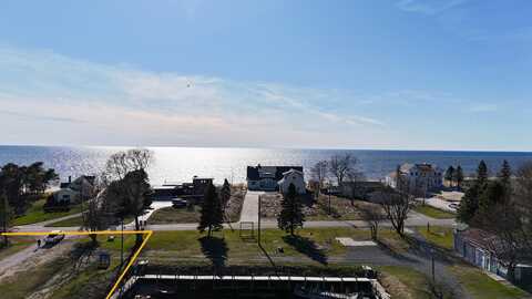 846 S Lakeshore Drive, Ludington, MI 49431