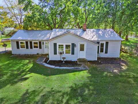 434 Walnut Street, Howard City, MI 49329