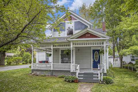 308 E Chart Street, Plainwell, MI 49080