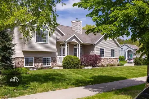2568 Orchard View Drive NE, Grand Rapids, MI 49505