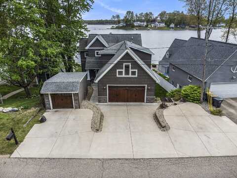 1208 N Eagle Lake Drive, Kalamazoo, MI 49009